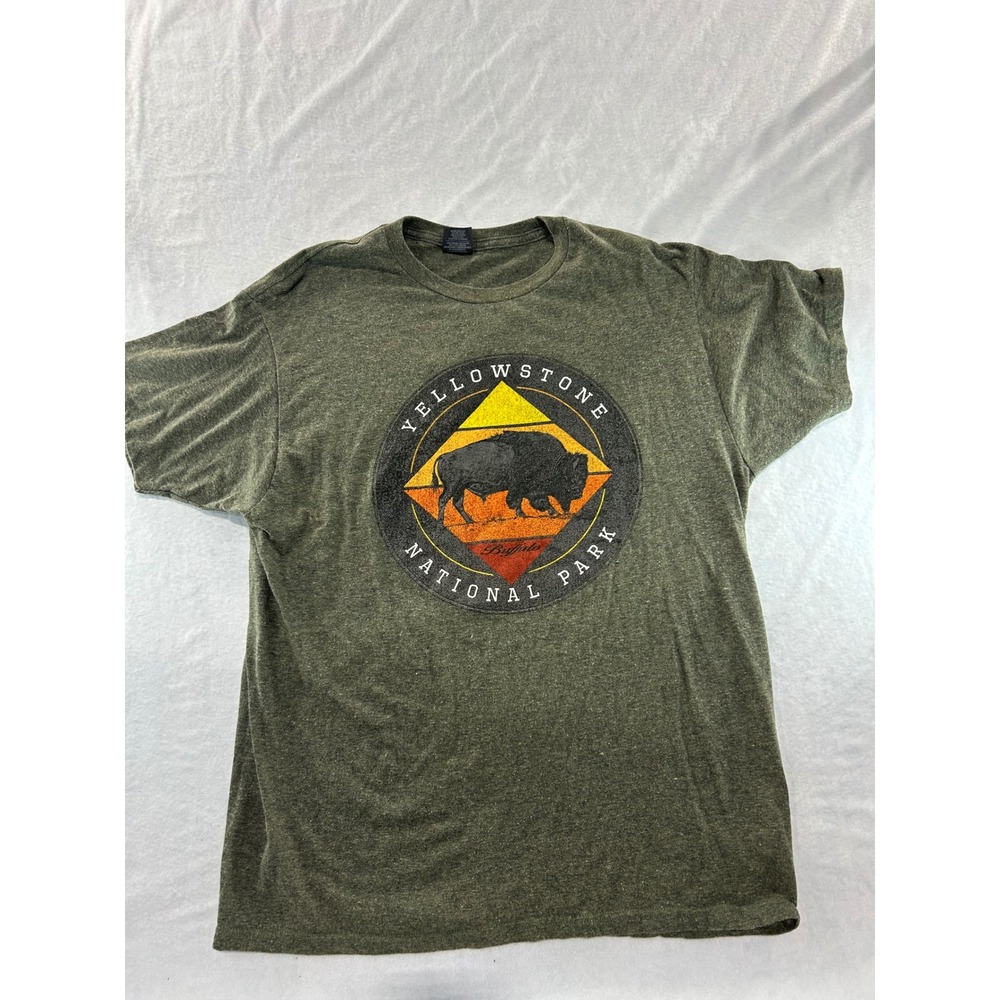 Prairie Mountain Yellowstone National Park Buffalo Wolf T-Shirt Mens Large Green